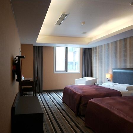เมโทรโพลิส โฮเต็ล Hotel เถาหยวน ภายนอก รูปภาพ